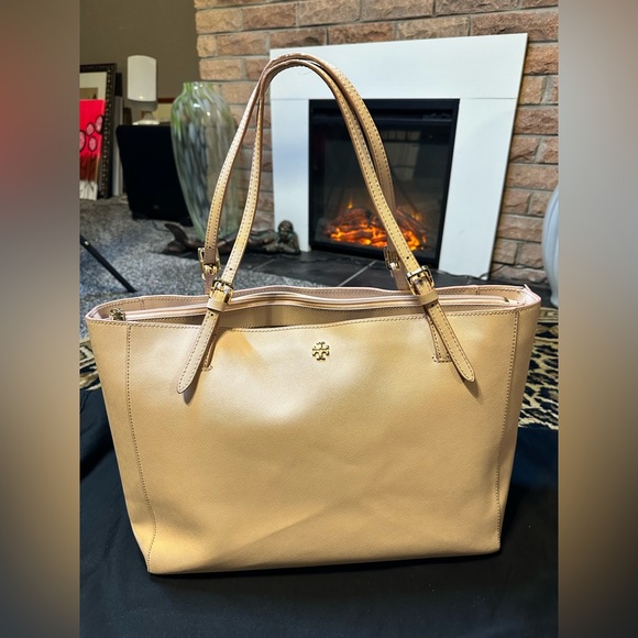 Tory Burch Handbags - Tory Burch blush pink large tote. Beautiful used condition. No damage or odors.